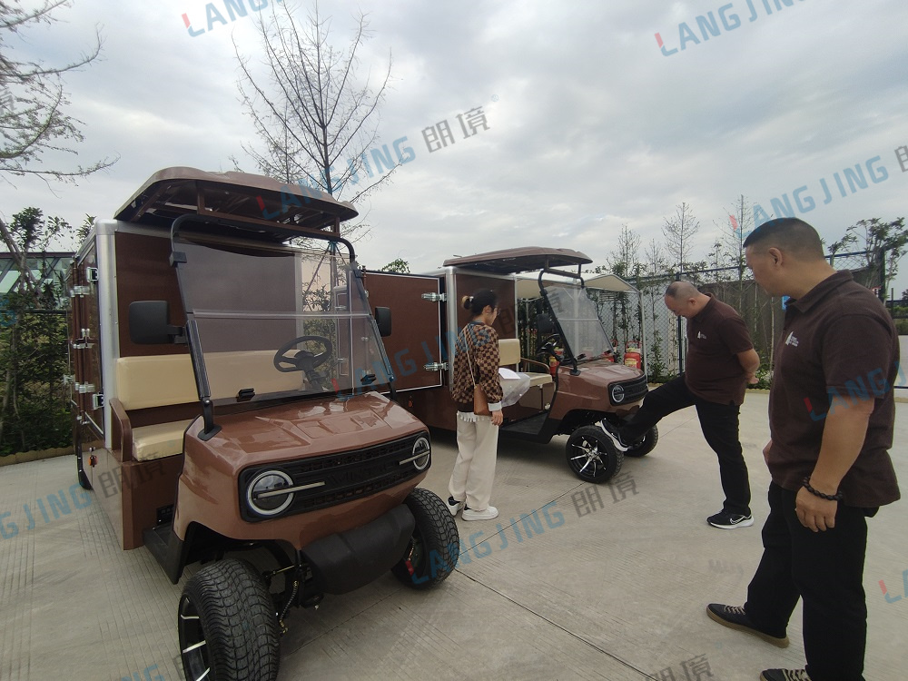 箱式电动车——成都奥特莱斯交付-企业厂区-电动旅行车|景区旅行车|景区共享车|运营|出租|巡逻车|消防车|电动小火车|燃油旅行车|厂家-Bwin必赢亚洲
