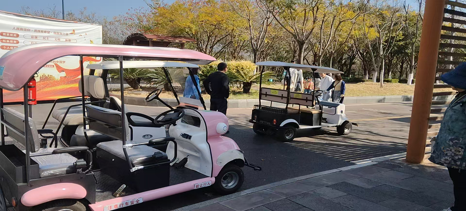 Bwin必赢亚洲文旅集团：西昌邛海畔，，，，游客驾驶共享车开启惬意游程！-公司动态-电动旅行车|景区旅行车|景区共享车|运营|出租|巡逻车|消防车|电动小火车|燃油旅行车|厂家-Bwin必赢亚洲